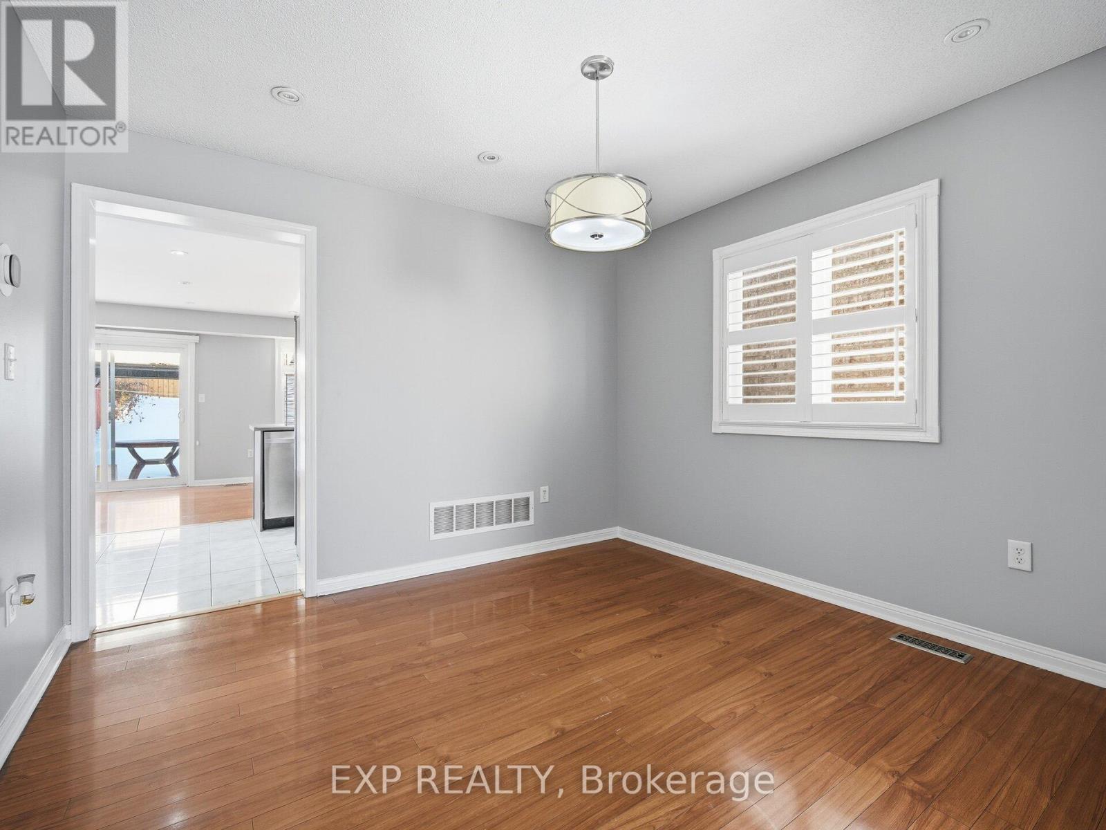 48 Mount Ranier Crescent, Brampton, Ontario  L6R 2K9 - Photo 9 - W12761958