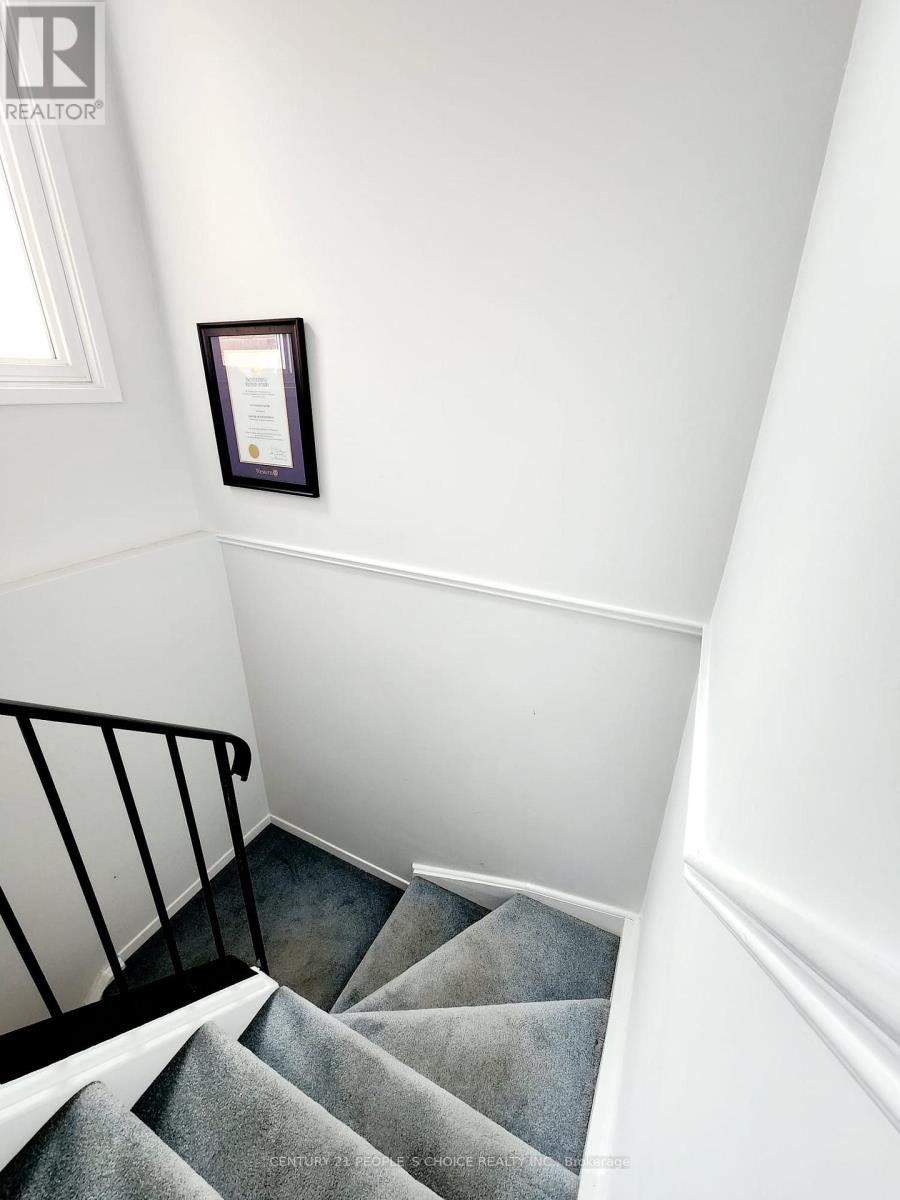 7275 Corrine Crescent, Mississauga, Ontario  L5N 5C3 - Photo 15 - W12761980