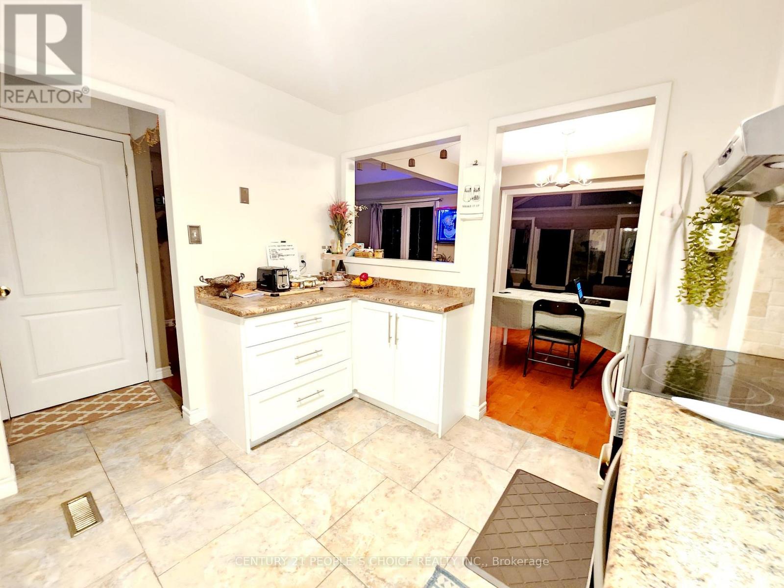 7275 Corrine Crescent, Mississauga, Ontario  L5N 5C3 - Photo 4 - W12761980