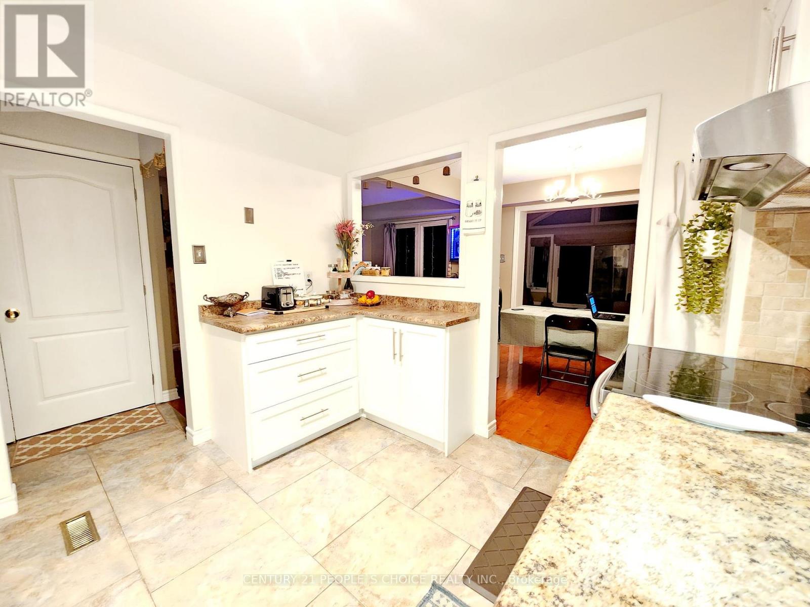 7275 Corrine Crescent, Mississauga, Ontario  L5N 5C3 - Photo 5 - W12761980