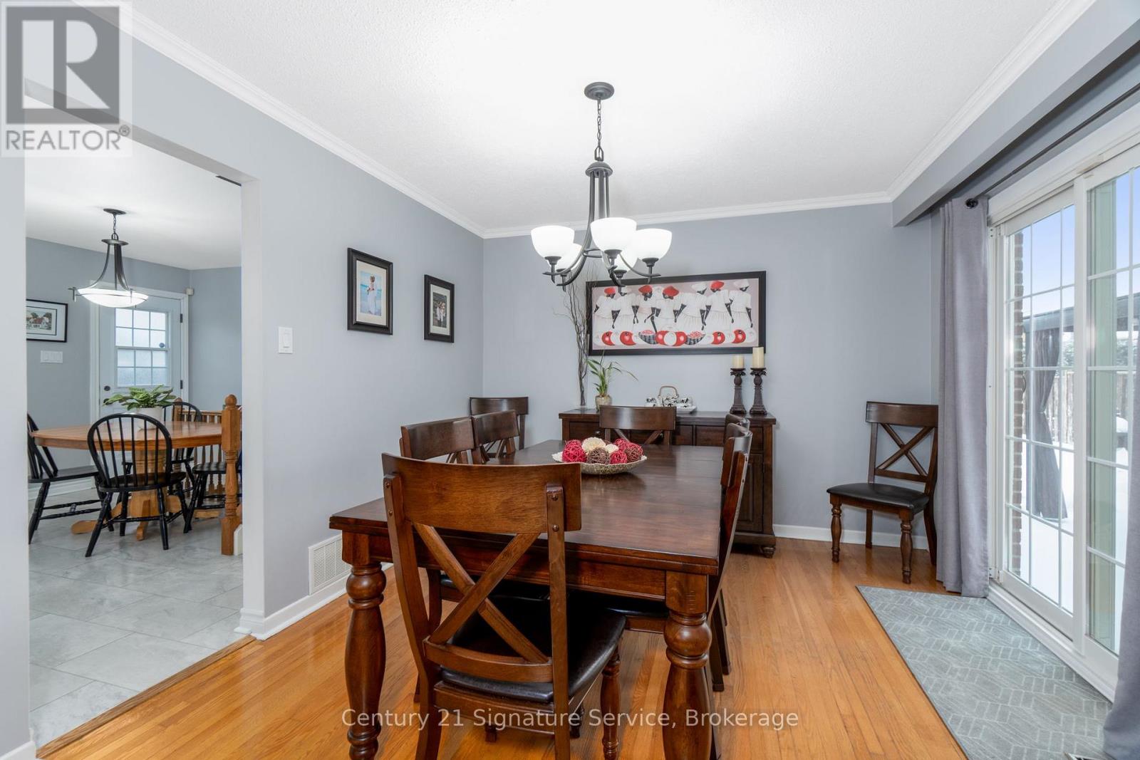 854 Forestwood Drive, Mississauga, Ontario  L5C 1G8 - Photo 11 - W12761992