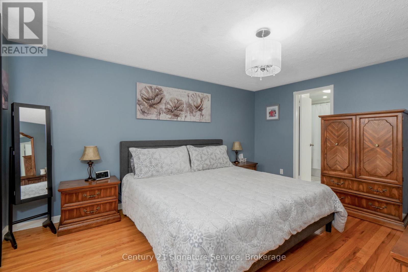 854 Forestwood Drive, Mississauga, Ontario  L5C 1G8 - Photo 12 - W12761992