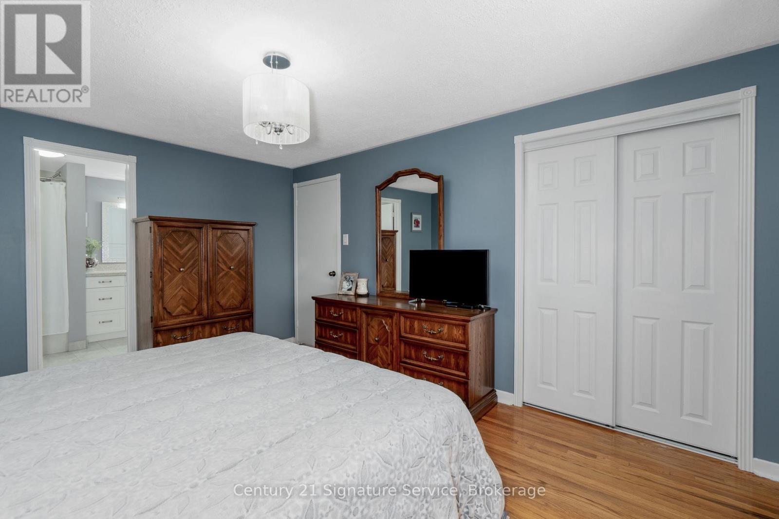 854 Forestwood Drive, Mississauga, Ontario  L5C 1G8 - Photo 13 - W12761992