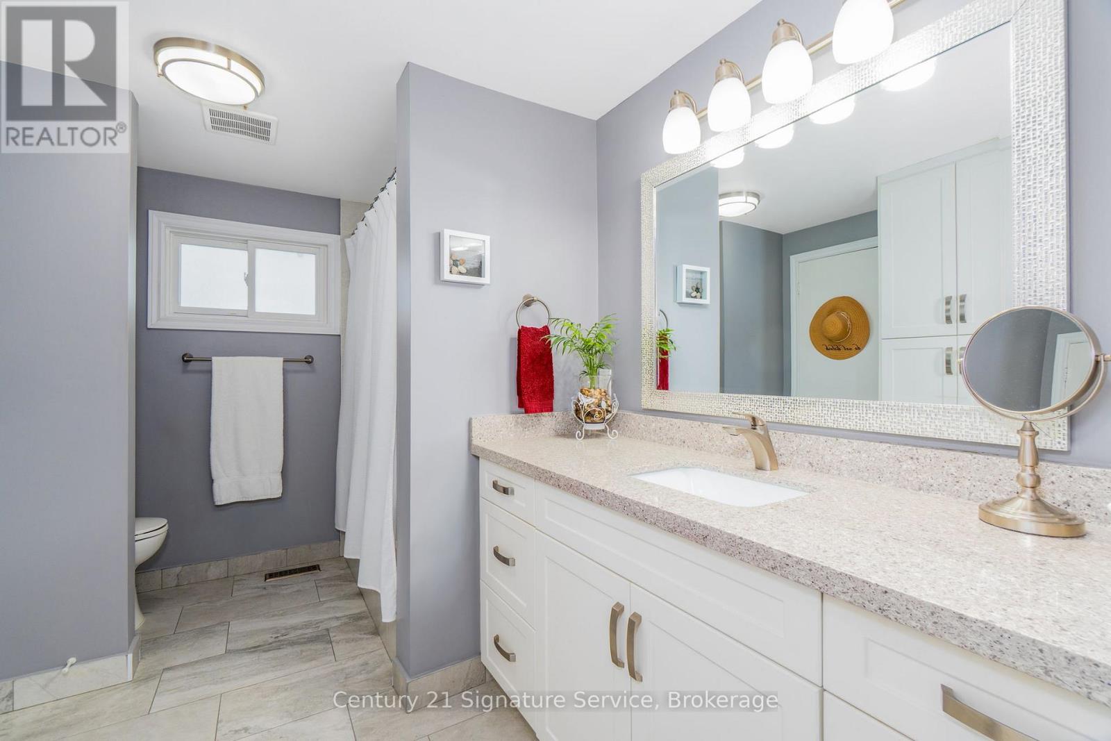 854 Forestwood Drive, Mississauga, Ontario  L5C 1G8 - Photo 14 - W12761992