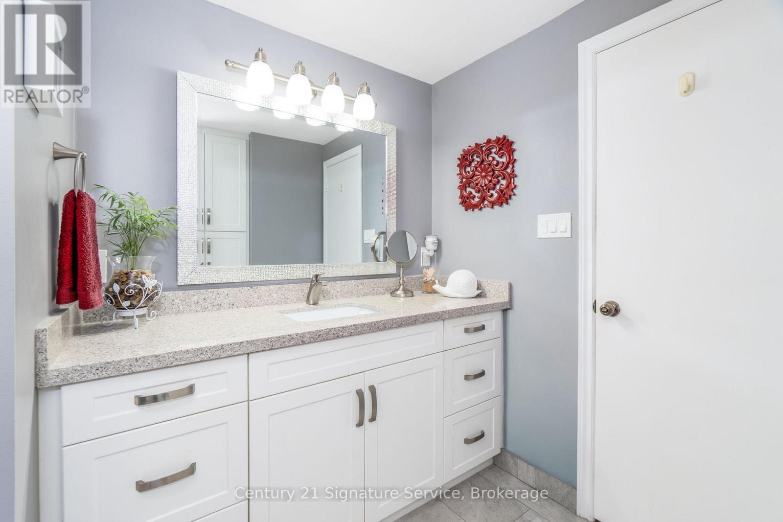 854 Forestwood Drive, Mississauga, Ontario  L5C 1G8 - Photo 15 - W12761992