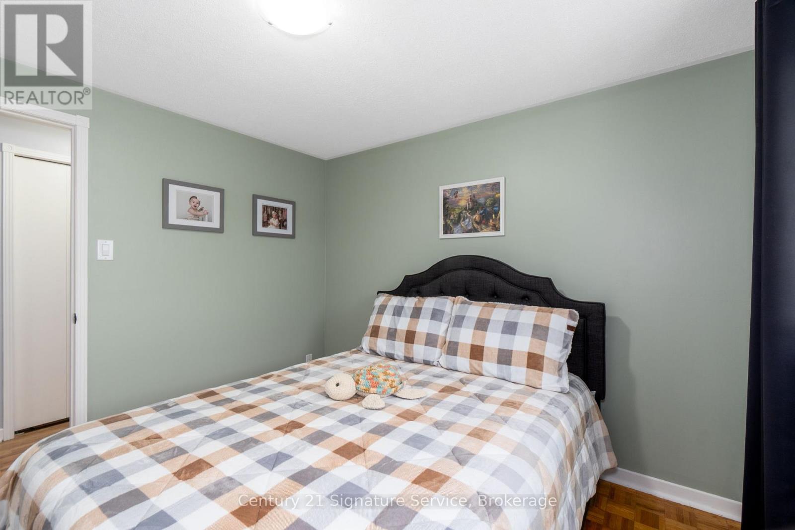 854 Forestwood Drive, Mississauga, Ontario  L5C 1G8 - Photo 19 - W12761992