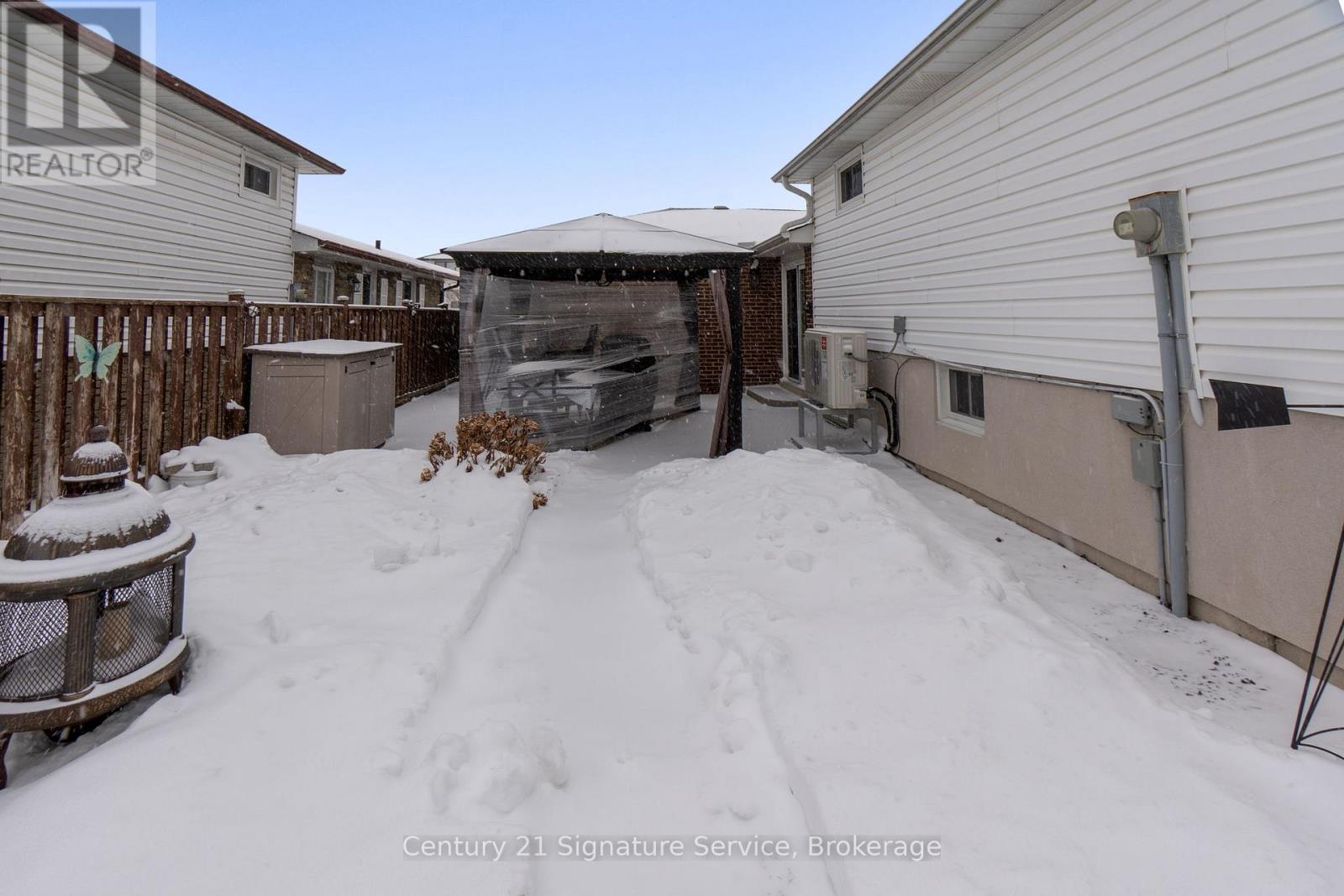 854 Forestwood Drive, Mississauga, Ontario  L5C 1G8 - Photo 31 - W12761992