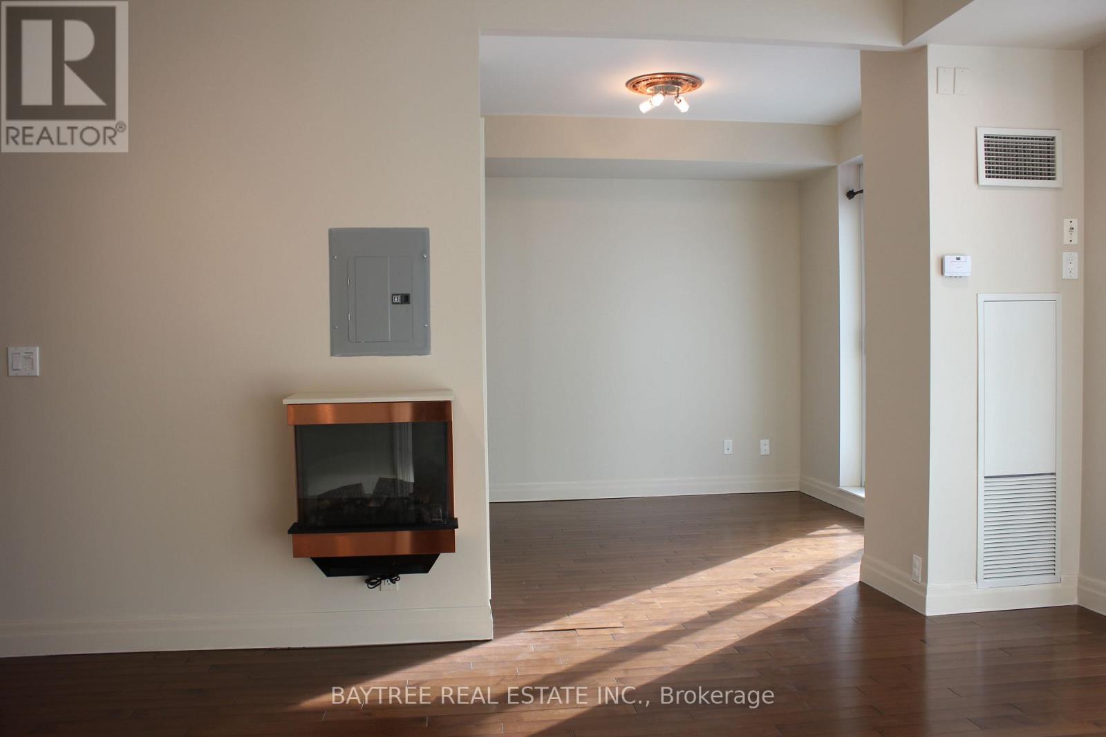 2108 - 2121 Lake Shore Boulevard W, Toronto, Ontario  M8V 4E9 - Photo 9 - W12762034