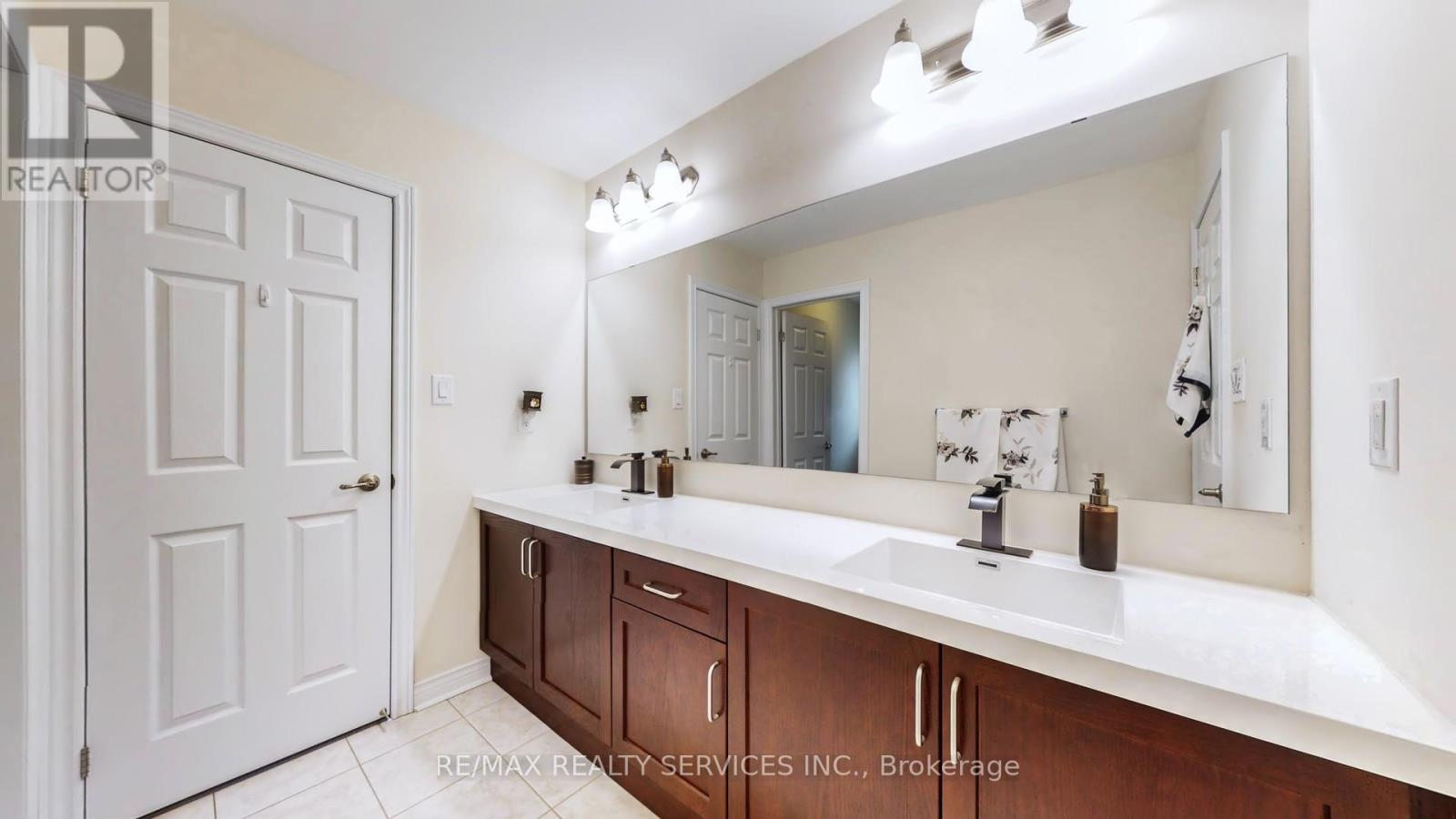 70 Little Britain Crescent, Brampton, Ontario  L6Y 6A8 - Photo 38 - W12762048