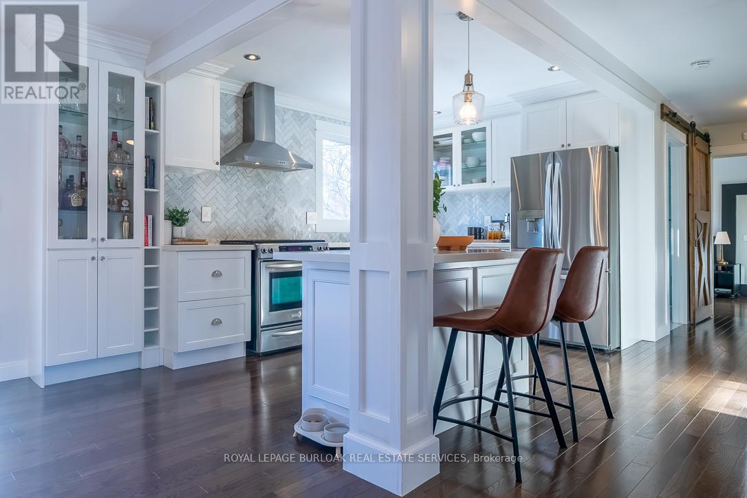 704 Francis Road, Burlington, Ontario  L7T 3X7 - Photo 13 - W12762068