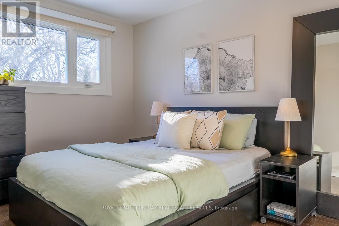 704 Francis Road, Burlington, Ontario  L7T 3X7 - Photo 21 - W12762068