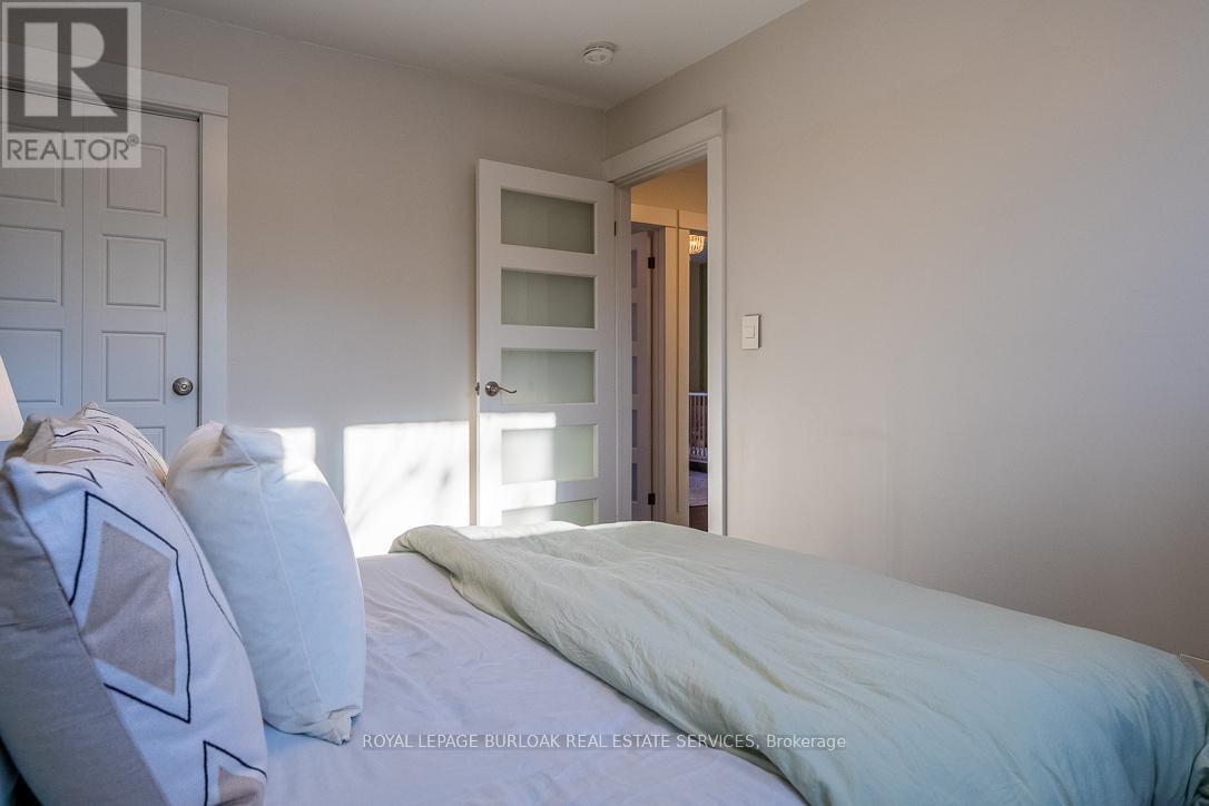 704 Francis Road, Burlington, Ontario  L7T 3X7 - Photo 22 - W12762068