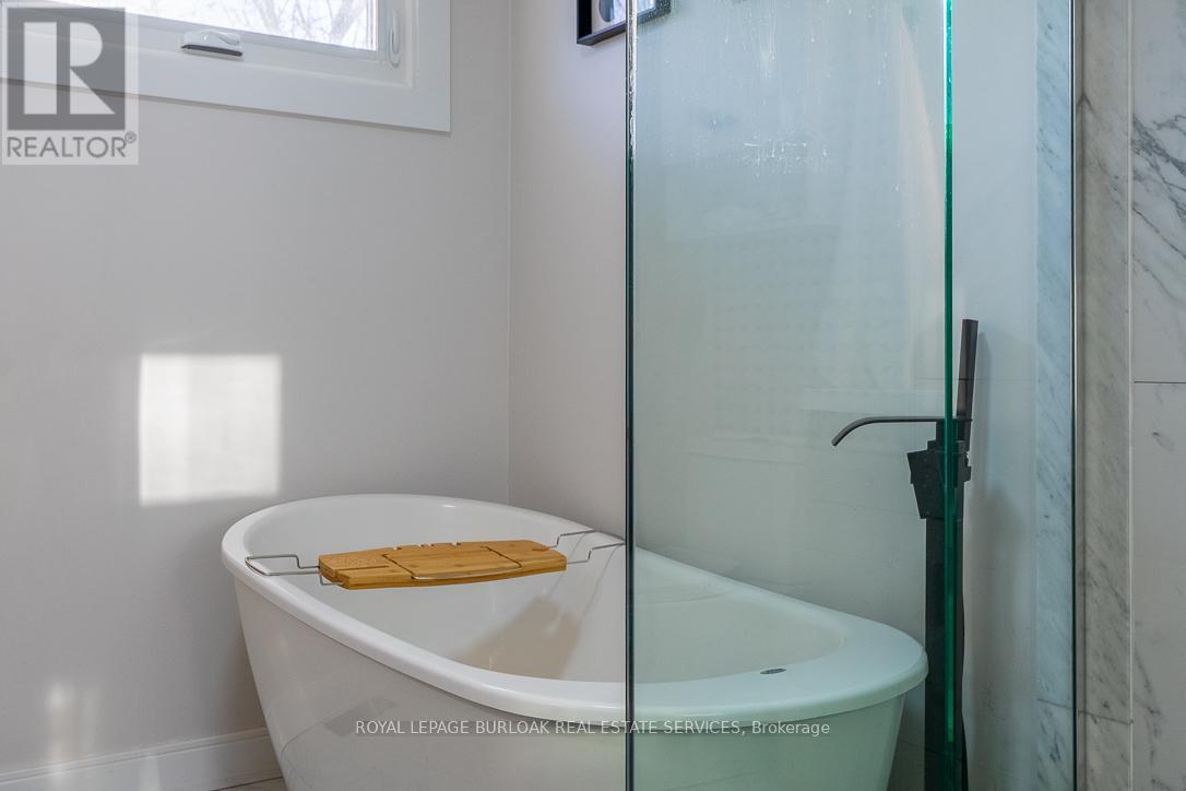 704 Francis Road, Burlington, Ontario  L7T 3X7 - Photo 26 - W12762068