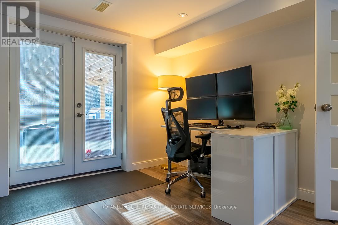 704 Francis Road, Burlington, Ontario  L7T 3X7 - Photo 30 - W12762068