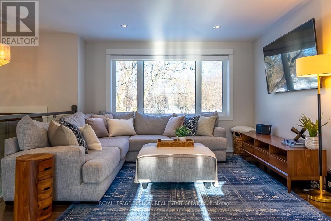 704 Francis Road, Burlington, Ontario  L7T 3X7 - Photo 5 - W12762068