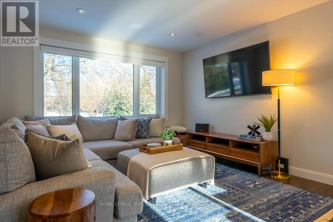 704 Francis Road, Burlington, Ontario  L7T 3X7 - Photo 6 - W12762068