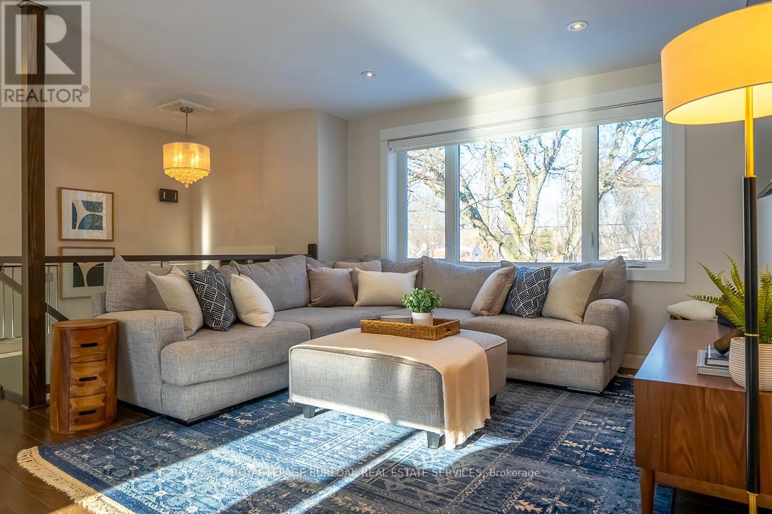 704 Francis Road, Burlington, Ontario  L7T 3X7 - Photo 7 - W12762068