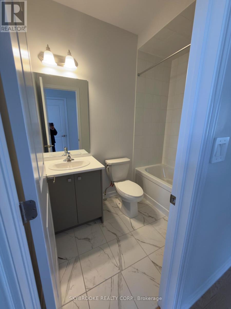 5977 Saigon Street, Mississauga, Ontario  L5V 0E9 - Photo 10 - W12762074