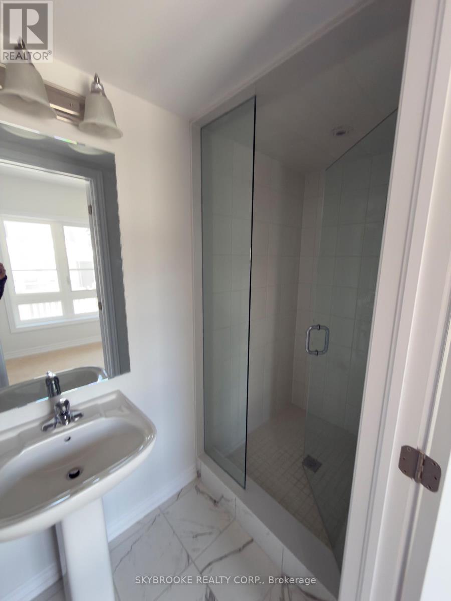 5977 Saigon Street, Mississauga, Ontario  L5V 0E9 - Photo 12 - W12762074