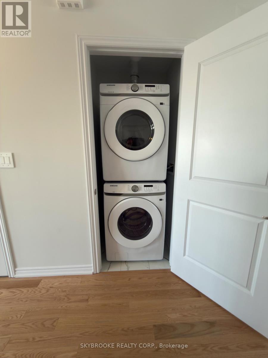 5977 Saigon Street, Mississauga, Ontario  L5V 0E9 - Photo 13 - W12762074