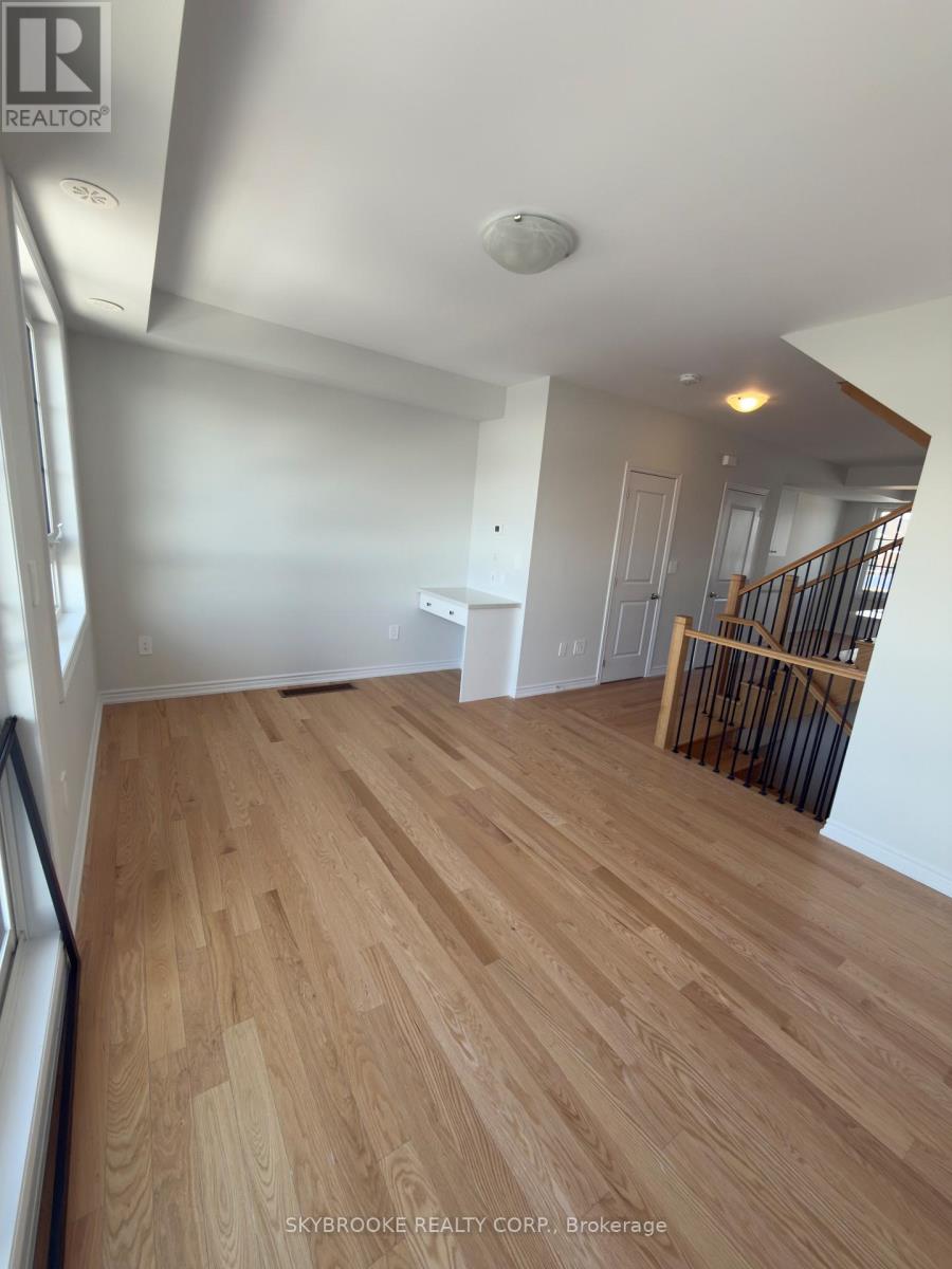 5977 Saigon Street, Mississauga, Ontario  L5V 0E9 - Photo 2 - W12762074