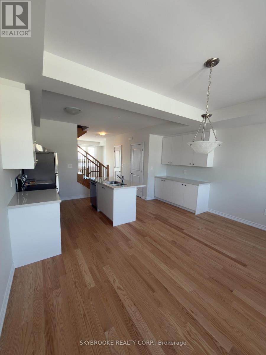 5977 Saigon Street, Mississauga, Ontario  L5V 0E9 - Photo 3 - W12762074