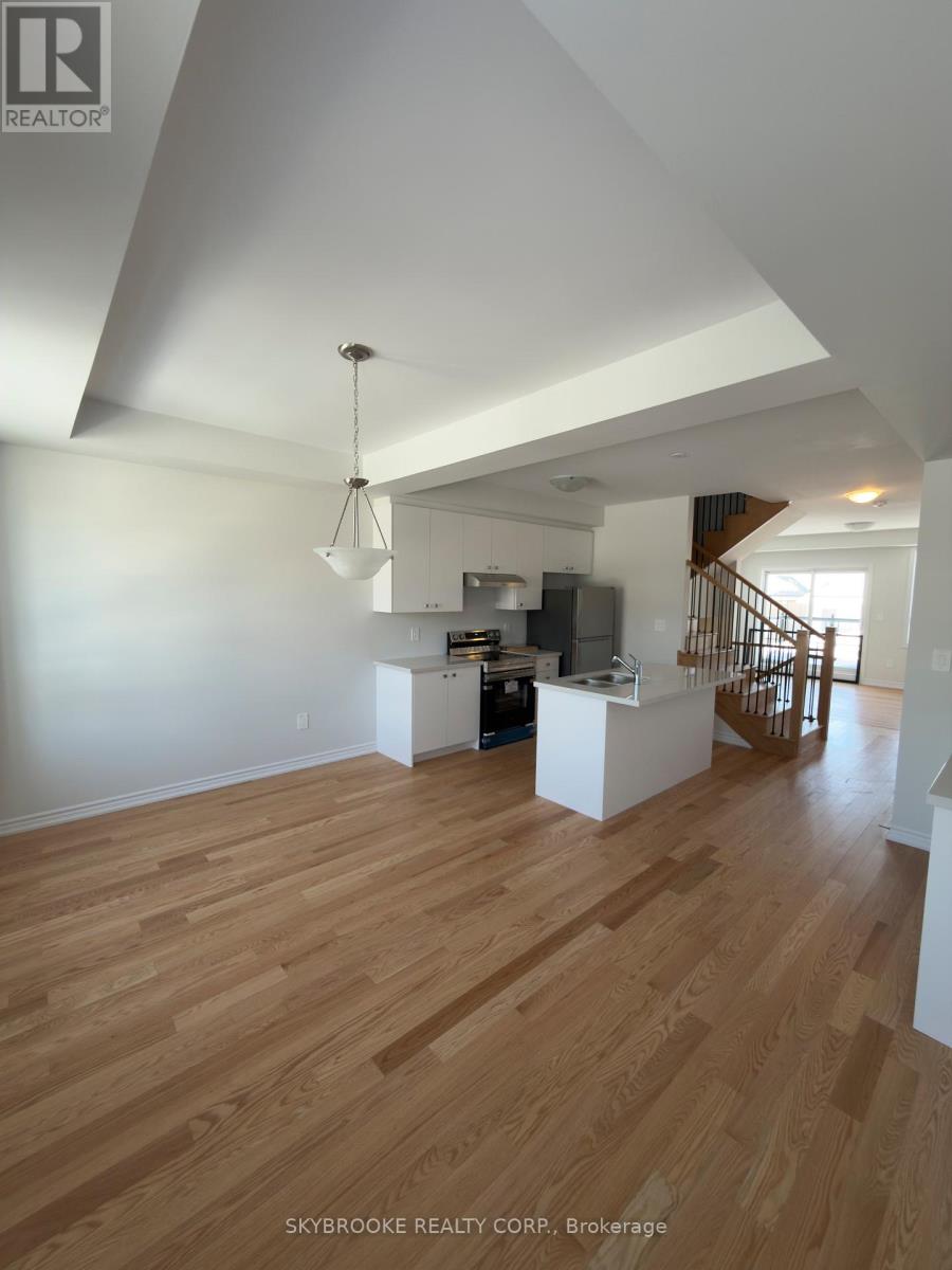 5977 Saigon Street, Mississauga, Ontario  L5V 0E9 - Photo 6 - W12762074