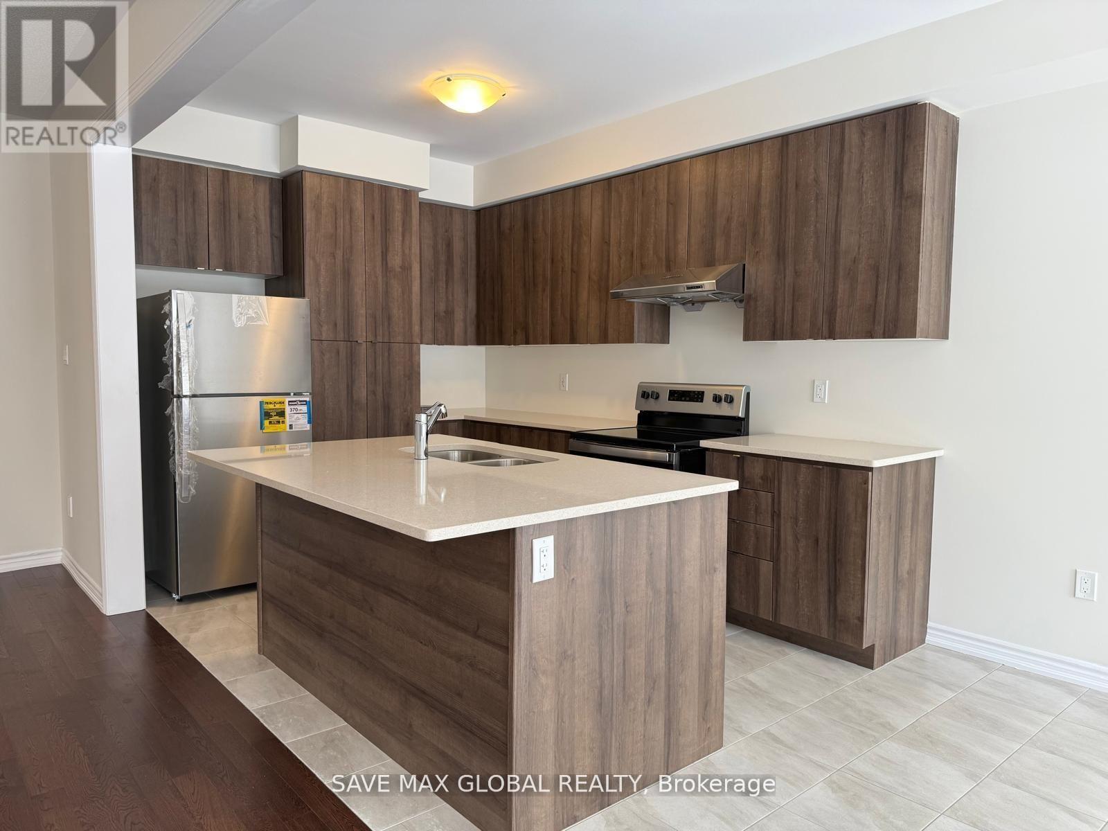 18 Lipscott Drive, Caledon, Ontario  L7C 4J7 - Photo 2 - W12762076