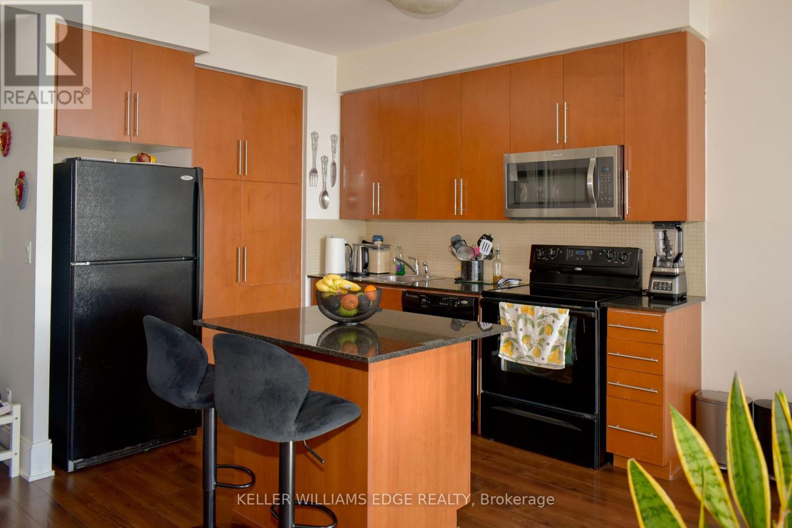 2001 - 330 Burnhamthorpe Road W, Mississauga, Ontario  L5B 0E1 - Photo 2 - W12762100