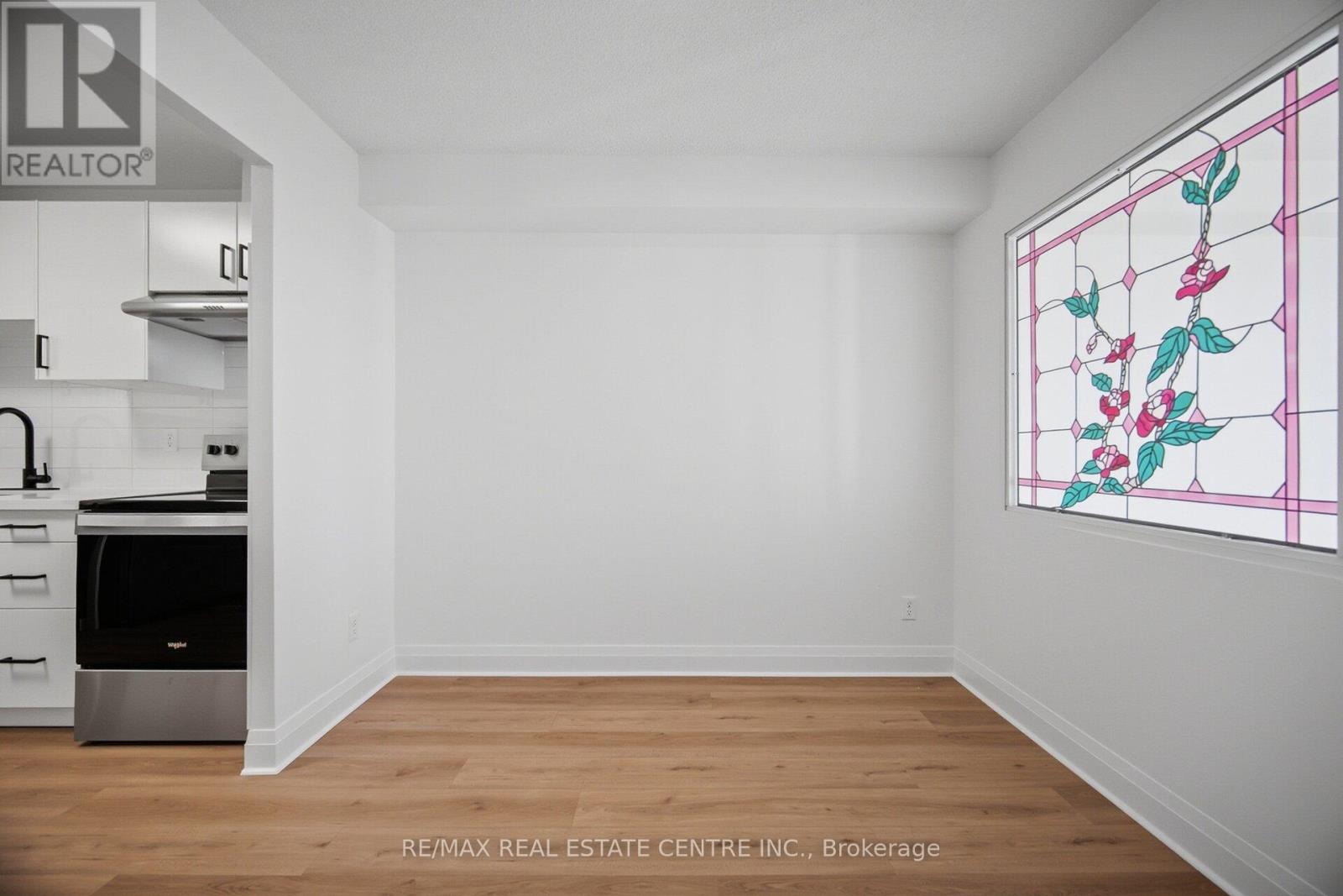 409 - 155 Hillcrest Avenue, Mississauga, Ontario  L5B 3Z2 - Photo 11 - W12762102