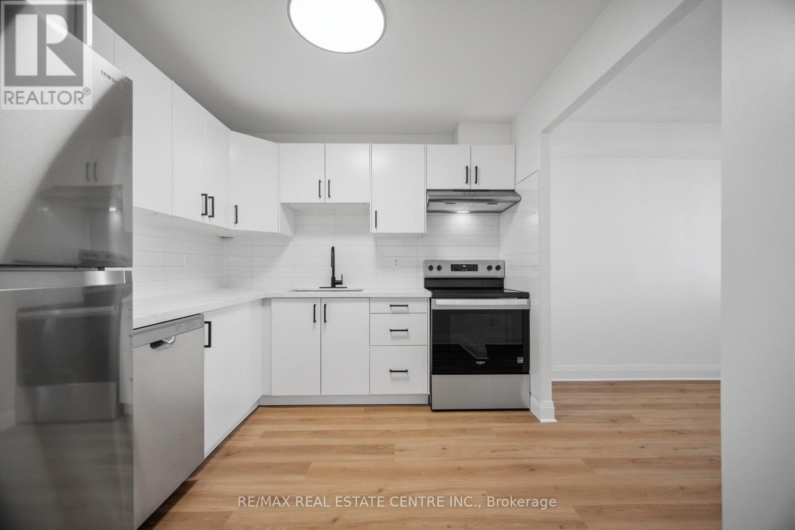 409 - 155 Hillcrest Avenue, Mississauga, Ontario  L5B 3Z2 - Photo 13 - W12762102