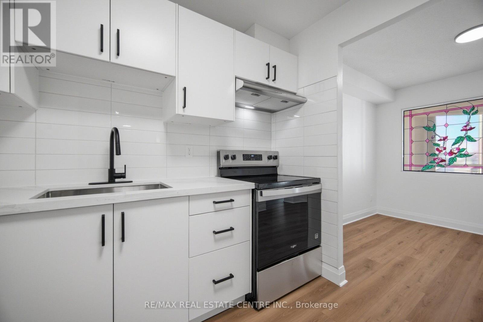 409 - 155 Hillcrest Avenue, Mississauga, Ontario  L5B 3Z2 - Photo 14 - W12762102