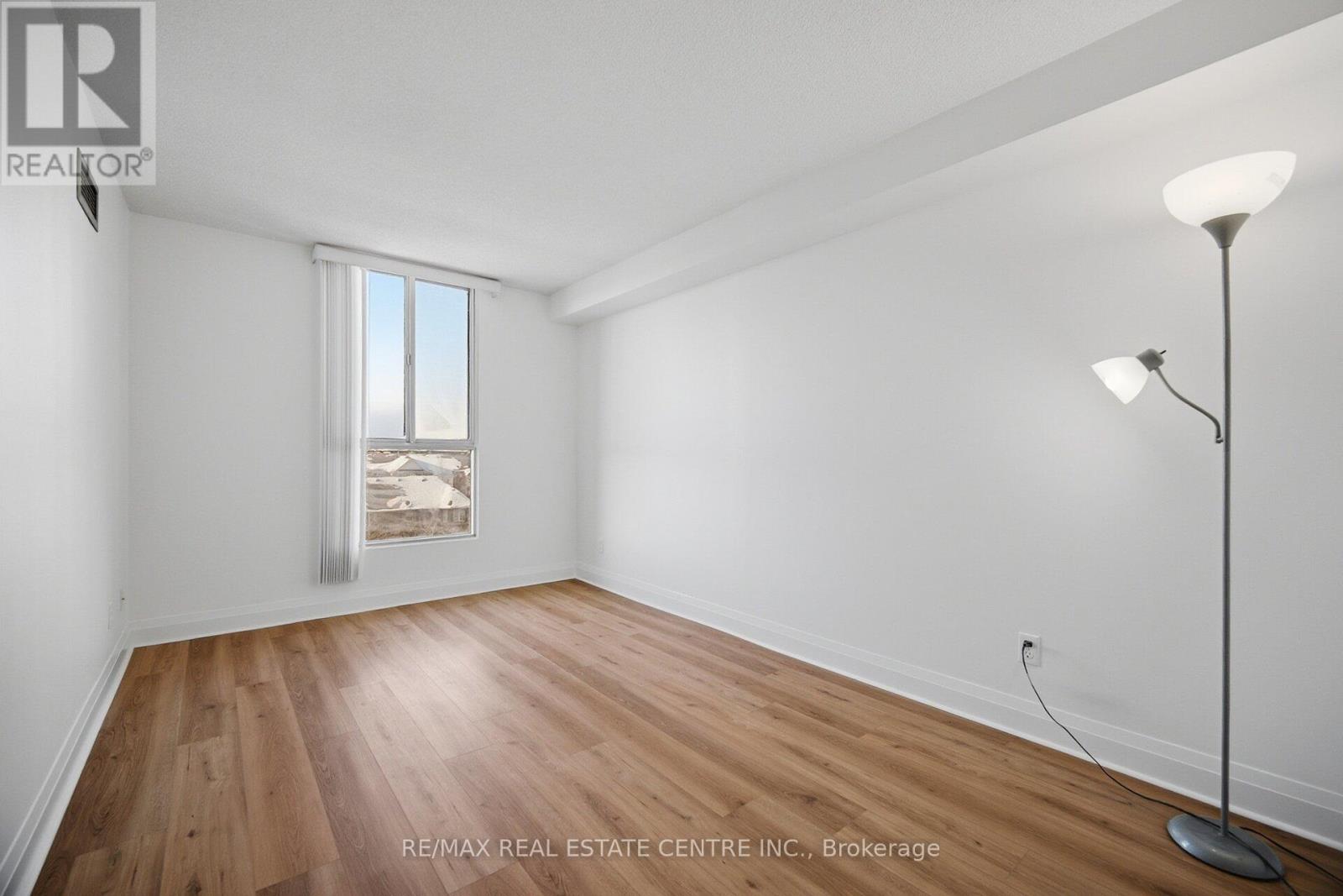 409 - 155 Hillcrest Avenue, Mississauga, Ontario  L5B 3Z2 - Photo 18 - W12762102