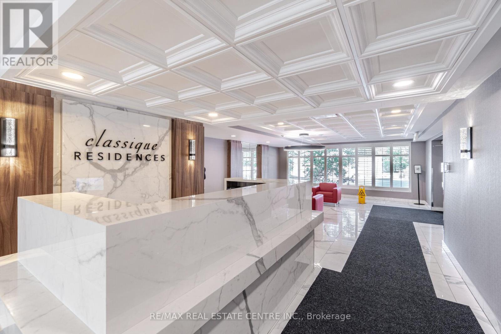 409 - 155 Hillcrest Avenue, Mississauga, Ontario  L5B 3Z2 - Photo 3 - W12762102