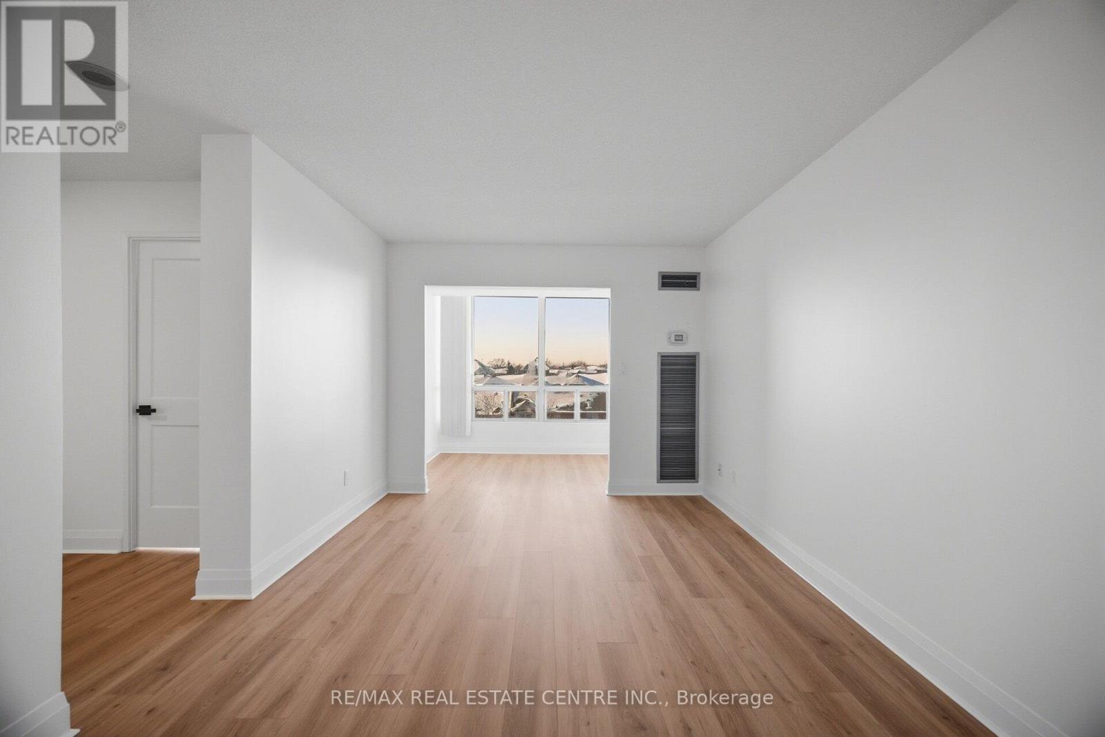 409 - 155 Hillcrest Avenue, Mississauga, Ontario  L5B 3Z2 - Photo 9 - W12762102