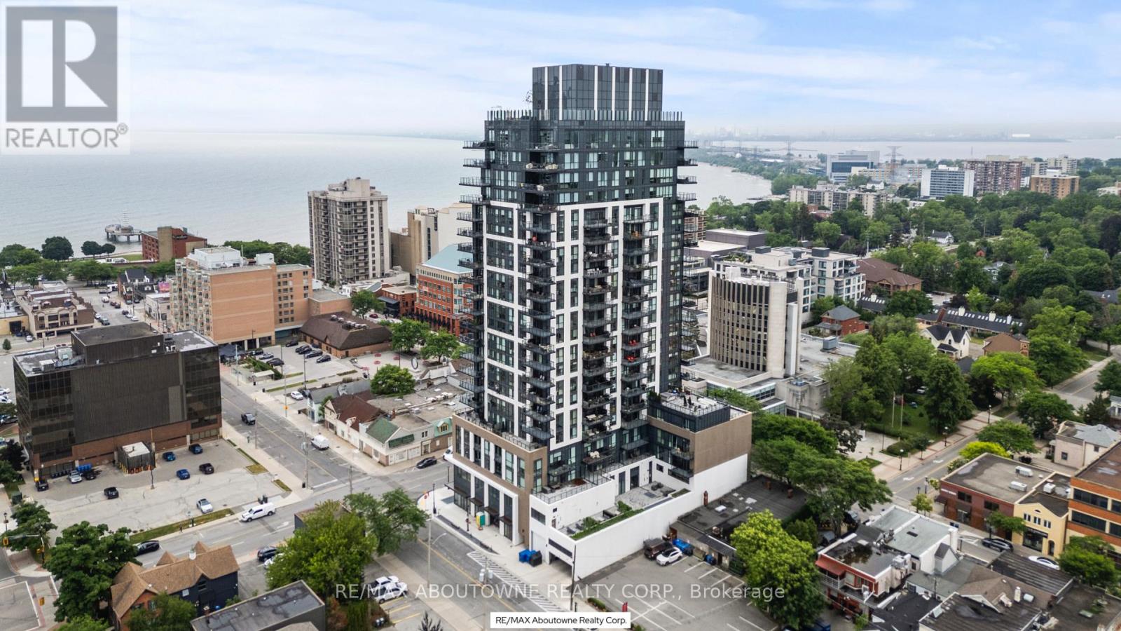 307 - 2007 James Street, Burlington, Ontario  L7R 0G7 - Photo 2 - W12762126