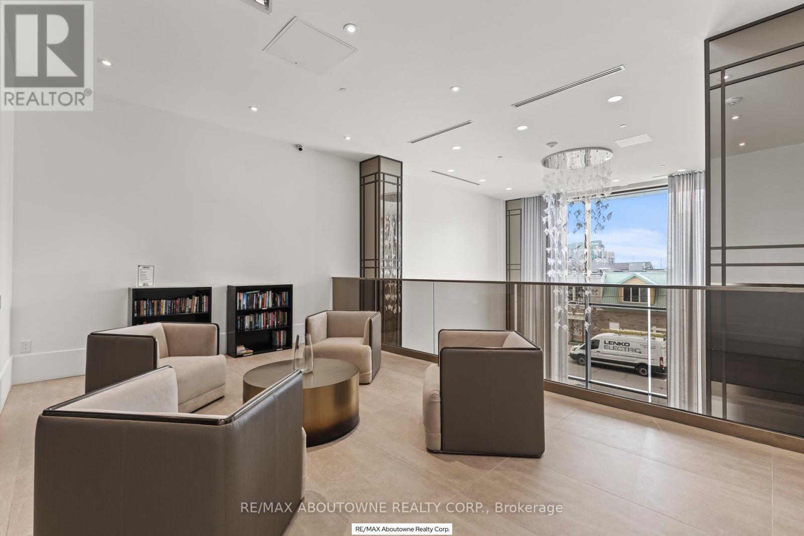 307 - 2007 James Street, Burlington, Ontario  L7R 0G7 - Photo 8 - W12762126