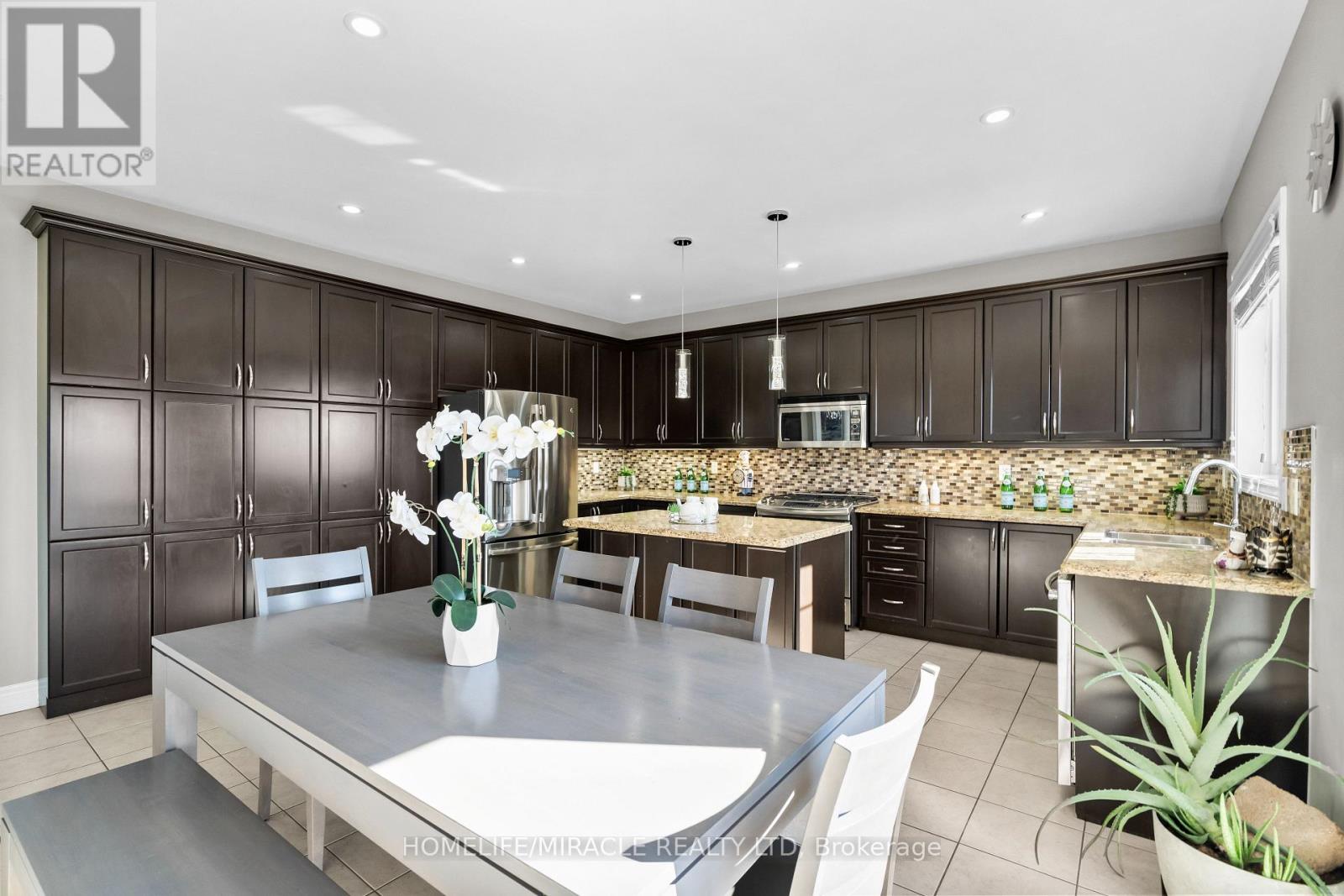 8 Everlasting Court, Brampton, Ontario  M9N 3X5 - Photo 10 - W12762144