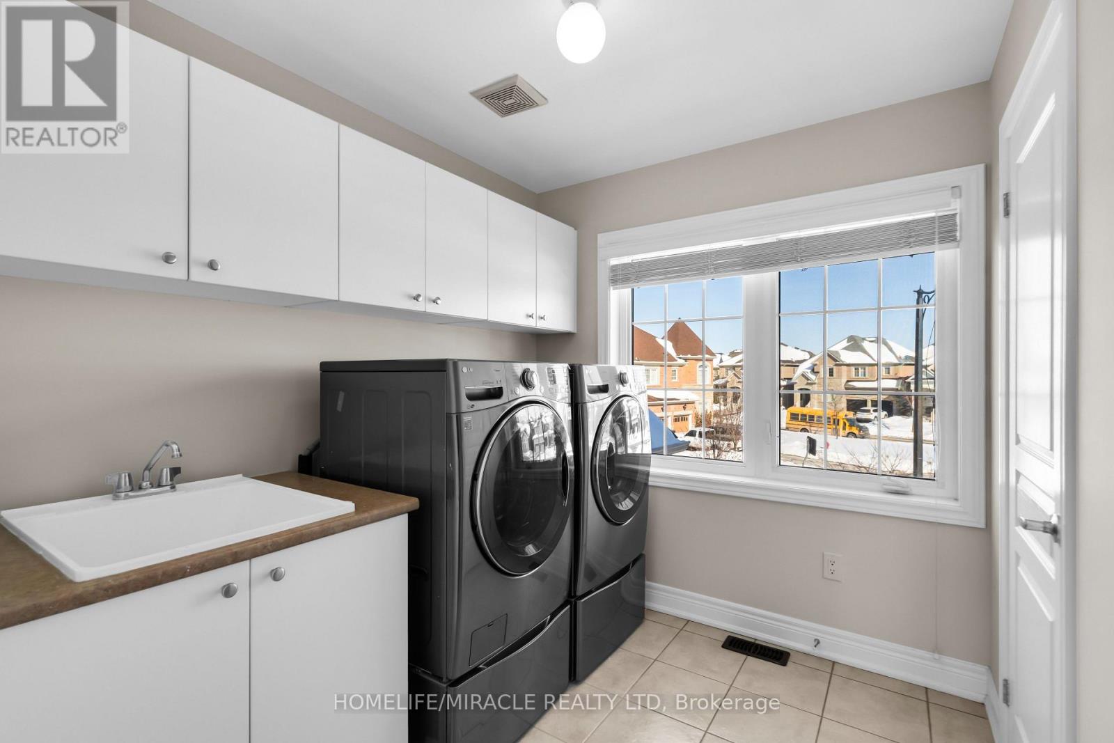 8 Everlasting Court, Brampton, Ontario  M9N 3X5 - Photo 36 - W12762144