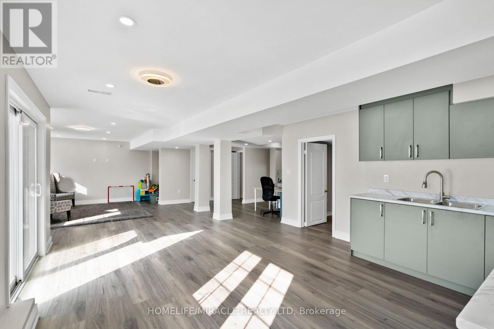 8 Everlasting Court, Brampton, Ontario  M9N 3X5 - Photo 40 - W12762144