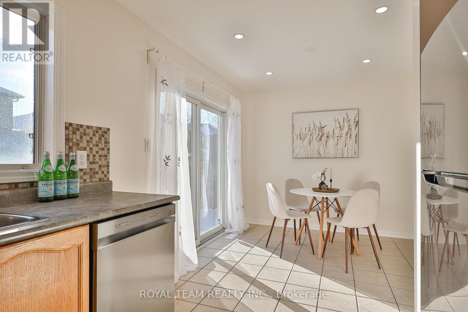 2439 Hollybrook Drive, Oakville, Ontario  L6M 4S8 - Photo 15 - W12762174