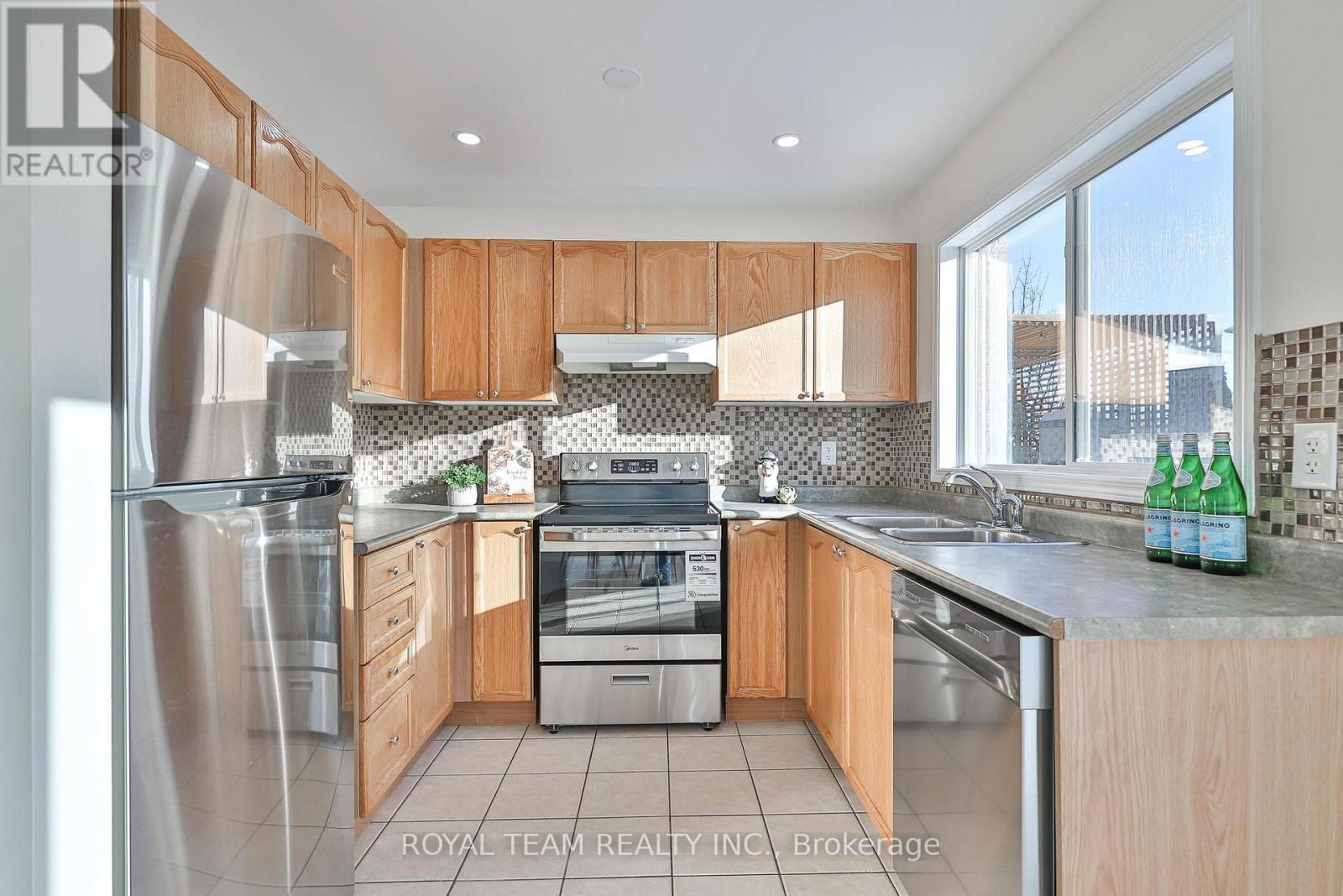 2439 Hollybrook Drive, Oakville, Ontario  L6M 4S8 - Photo 16 - W12762174