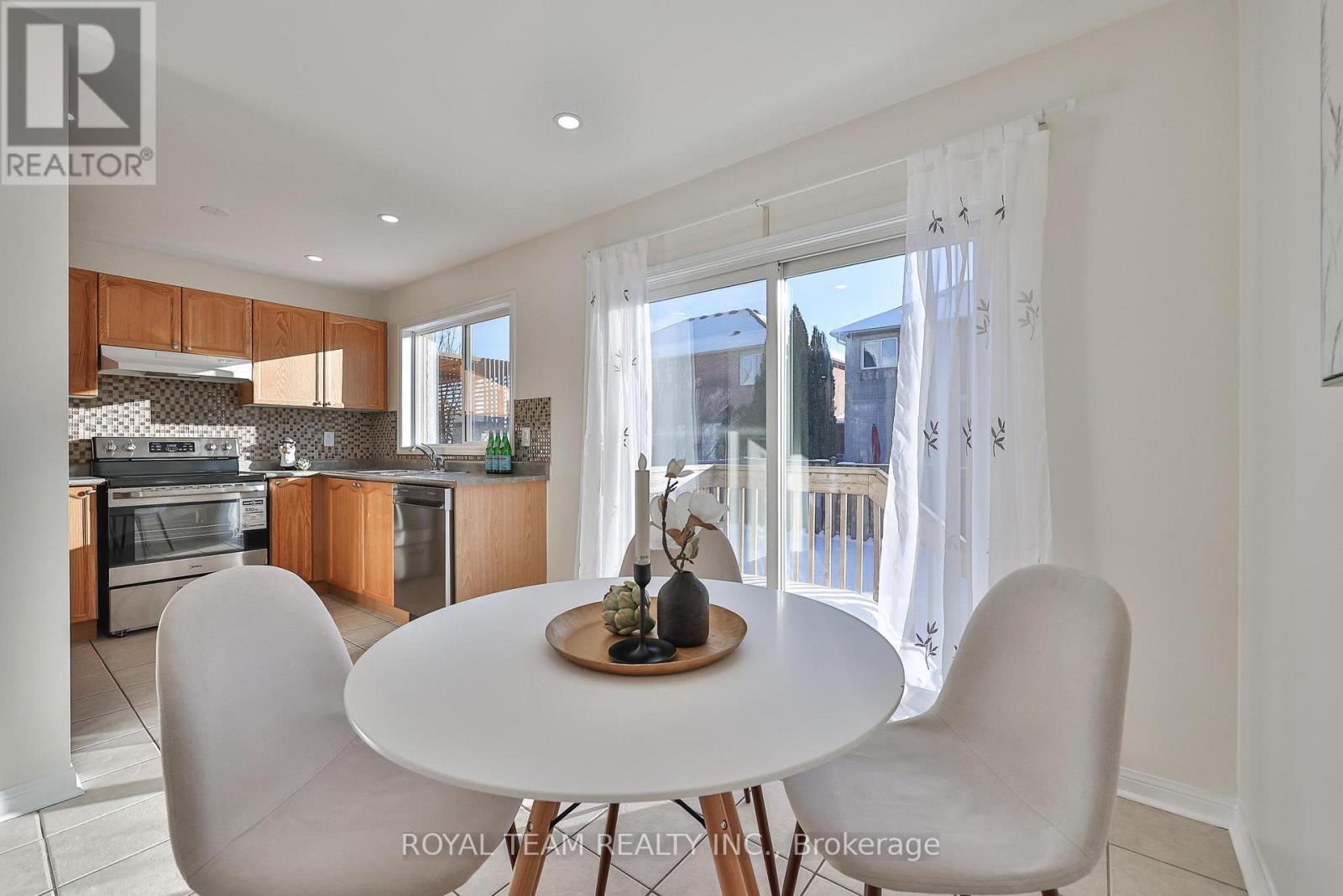 2439 Hollybrook Drive, Oakville, Ontario  L6M 4S8 - Photo 20 - W12762174