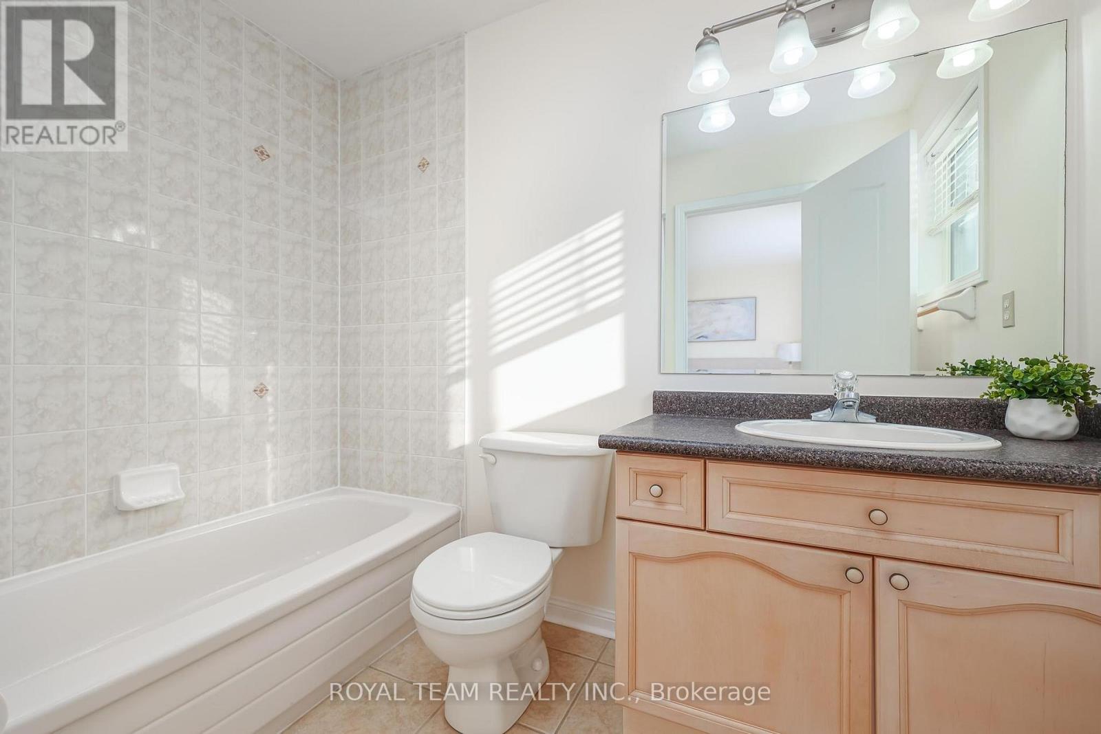 2439 Hollybrook Drive, Oakville, Ontario  L6M 4S8 - Photo 24 - W12762174