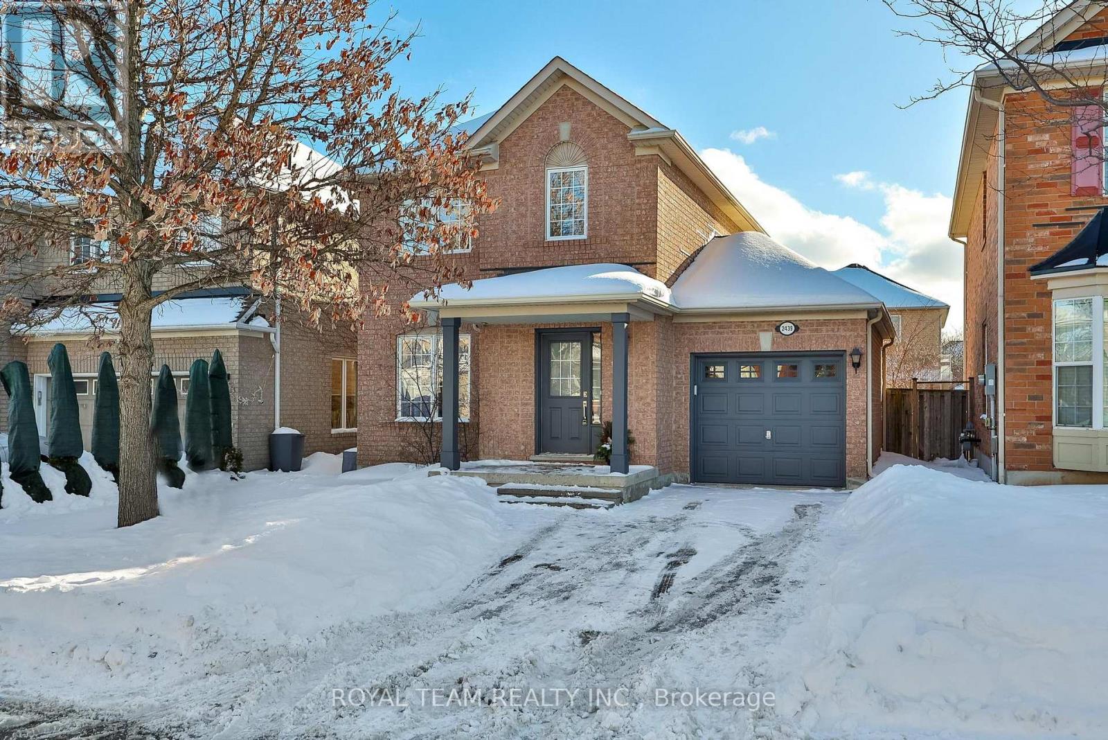 2439 Hollybrook Drive, Oakville, Ontario  L6M 4S8 - Photo 4 - W12762174