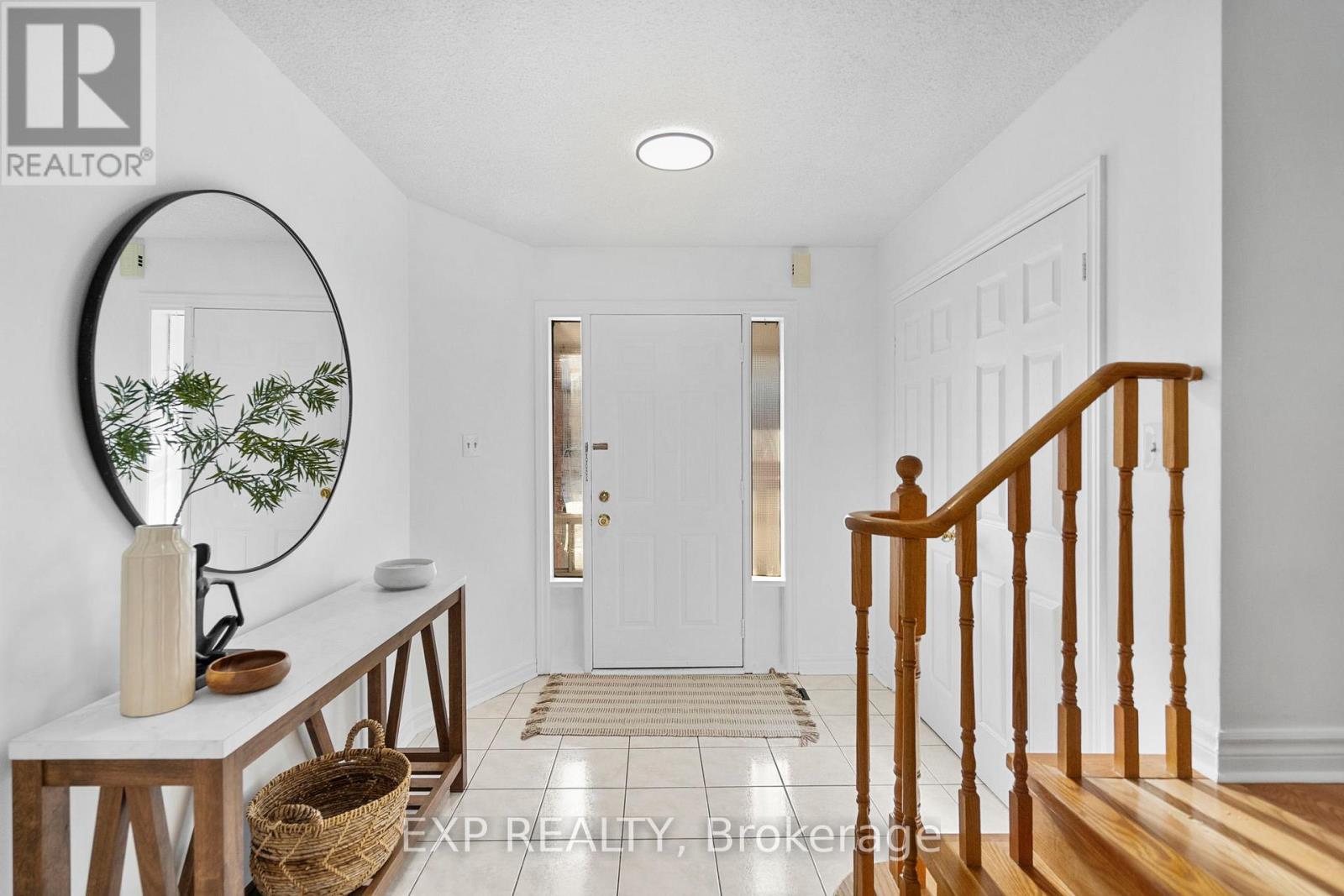 5029 Willowood Drive, Mississauga, Ontario  L5R 3R5 - Photo 5 - W12762264