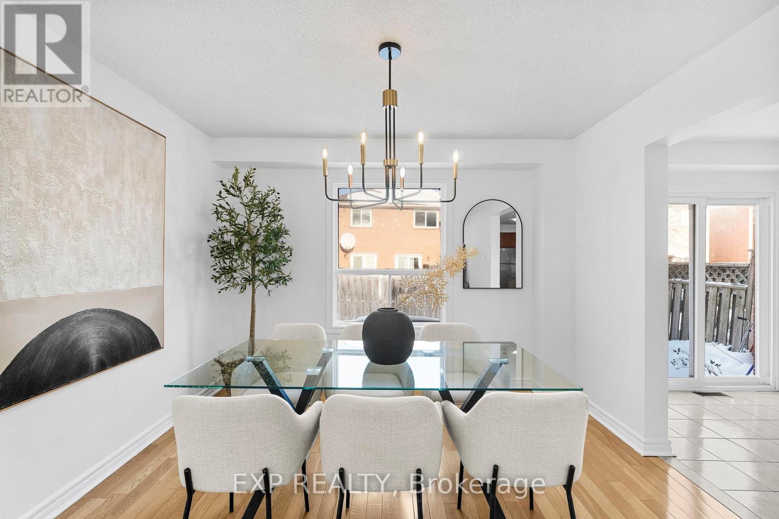 5029 Willowood Drive, Mississauga, Ontario  L5R 3R5 - Photo 9 - W12762264