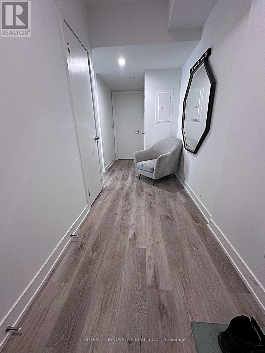 #1710 - 370 Martha Street, Burlington, Ontario  L7R 0G9 - Photo 2 - W12762282