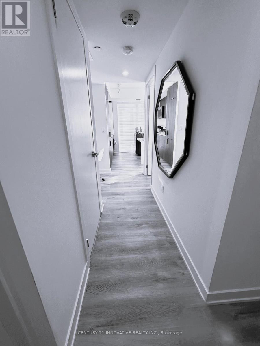 #1710 - 370 Martha Street, Burlington, Ontario  L7R 0G9 - Photo 3 - W12762282