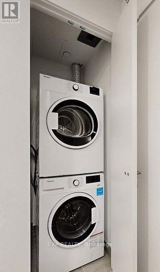 1211 - 1 Fairview Road E, Mississauga, Ontario  L5A 4C6 - Photo 14 - W12762342